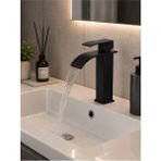 Ralken Lüx Kare Lavabo Bataryası Mat Siyah – Şelale Akışlı Kare Gövde Modern Banyo Musluğu | Çift Su Girişli Lavabo Musluğu