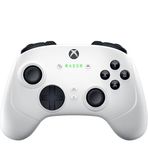 Razer Wolverine V3 Pro - Xbox ve PC için Kablosuz Espor Kumandası (HyperSpeed Kablosuz, Mecha Dokunsal Aksiyon Düğmeleri, Kayma Önleyici Hall Effect analog parmak çubukları) Beyaz