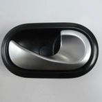Renault Kangoo- 3- 08/13; Ön Kapı İç Açma Kolu Sağ Siyah (Elceği Gümüş Gri) (Oem No: 8200735218)