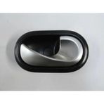 Renault Kangoo- 4- 14/21; Ön Kapı İç Açma Kolu Sağ Siyah (Elceği Gümüş Gri) (Oem No: 8200735218)