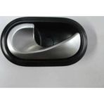 Renault Kangoo- 4- 14/21; Ön Kapı İç Açma Kolu Sol Siyah (Elceği Gümüş Gri) (Oem No: 8200735219)