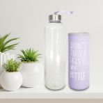Renkli Kılıflı Cam Su Şişesi 750 ml Hediye Kesesi Lila Renk Borosilikat Cam ve Neopren Malzeme