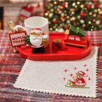 Rivelcandle Yılbaşı Temalı Kahve Sunum Seti – Noel Baba Figürlü Fincan, Mum ve El Yapımı Etamin Peçete - 90 ml