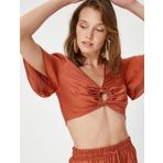 Şahika Ercümen X Koton - Pencere Detaylı Modal Crop Bluz