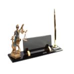 SANATBLOĞU SUBLİMASYON BASKILI FÜME KRİSTAL MASA İSİMLİĞİ ALTIN SET THEMİS ADALET BİBLOLU OFİS MASA İSİMLİK CLK-1322