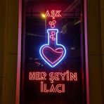 SANEC Aşk Her Şeyin İlacı Neon Led Tabela