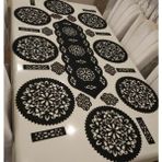 Sehara Runner - Amerikan Servis Sofra Sunum Takımı - 25 Parça - 8 Kişilik - Suni Deri - Gümüş - 33 x 100 cm - Siyah