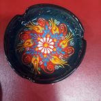 Seramik El Yapımı Küllük, Renkli Çiçek Desenli, Siyah, 10 cm Çap, 4 cm Yükseklik, 1 Adet