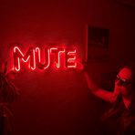 Sessiz Neon Duvar Sanatı, Neon Duvar Tabelası, Neon Duvar Dekoru, Led Oda Dekoru, Flama Neon Tabelası, Sessizlik Neon Dekoru, LED Neon Tabela, Podcast Neon Işık, Flama Neon Tabela, Oyun Odası Tabelası