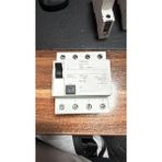 Siemens 5SM3348-0 4X100 A 400 V 30 Ma Ac Tipi Kaçak Akım Rolesi Sıfır Kutusuz - Beyaz