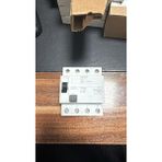Siemens 5SM3648-0 4X100 A 400 V 300 Ma Ac Tipi Kaçak Akım Rölesi - Beyaz
