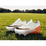 Sinmm Çocuk Krampon ve Halı Saha Futbol Ayakkabısı Çoraplı Dişli Beyaz-Oranj Renk - Beyaz - Turuncu