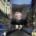 Sivil Kaplaklı Gazi Mustafa Kemal Atatürk - Portre Cephe Poster Bayrak-4X6 metre