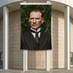 Sivil Takım Elbiseli Gazi Mustafa Kemal Atatürk Portre Poster Bayrak Premium Raşel Kumaş ATA64 2X3M
