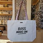Siyah Boss Yazısı Modern Stil Logo Marka Işareti Minimalist Modu Açık Baskılı Naturel Kanvas Bez Çanta Pudra Sap Beyaz Cırt Cırtlı Suluk Tutuculu - Büyük - Büyük Baskı - 130-Krem Rengi