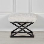 Siyah Metal Ayaklı Beyaz Peluş Puf - 40 x 50 cm