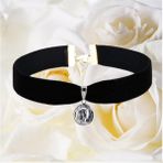 Siyah Renk Kadife Kadın Madalyon Choker Kolye