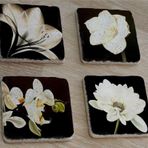 Siyah Zemin Orkide Gerbera ve Çiçekler Doğal Taş Bardak Altlığı 4'lü set - Natural Stone Coasters