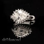 Sky Diamond Etrafı Pırıltılı Taşlarla Süslenmiş Damla Küpe