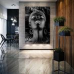 SML Tablo Ağaçlar Içinde Gözleri Kapalı Afrikalı Zenci Kadın Makyaj Takı Küpe Ruj Kanvas Tablo - 50 x 75 cm - Beyaz
