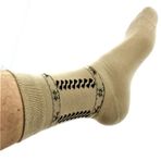 SOCKS MASTER 3'lü. Dikişsiz. Penye. Topugu, burnu, lastigi, ayagı, koncu, tümü çift kat büküm iple takviyeli. Ayağı destekleyen dolgun örgü. (Saç örgü desenli bej renk)