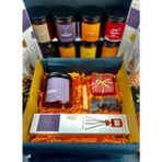 Stworkshop Doğal Hediye Seti: Amber Kokulu 500GR Mum, 130GR Hatay El Yapımı Kantaron Sabunu, Kokulu Kadın Figürlü Mum 8cm ve 100ML Bambu Çubuk Oda Kokusu ''cam Tüp Içinde Kibrit'' - 1 Adet