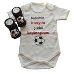 Style Baby Amazing SBA251210 Hoşgeldin Bebek, Yenidoğan Kız Bebek, Siyah Beyaz Babamın Kızıyım Taraftar Badi ve Aksesuarlı Çorap Hediye Seti (3-6 AY)