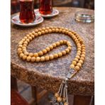 SUFİ TESBİH & ESANS VE HEDİYELİK 99’lu Sandal Ağacı Tesbih 8mm – Doğal Kokulu Ahşap Tesbih – El İşçiliği İmameli Zikir Tesbihi