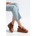 SUİNS SHOES Suins Luby Model Arkası Lastikli Dolgu Topuk Sandalet