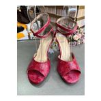 SUNA KIRMIZIPEMBE MERMER DESEN KELEBEK MODEL TANGO, DANS VE SALON ABİYE AYAKKABISI 8,5 CM TOPUK BOY