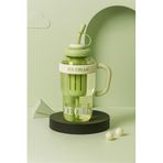 Süzgeç Hazneli Pipetli Suluk 1300 ml – Meyve Aromalı Su Şişesi (Yeşil)