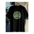 Sweet Strawberry Retro Çilek Baskılı Oversize Unisex Pamuklu Siyah T-shirt kmn48sb