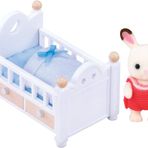 Sylvanian Families 5017 Çikolata Kulaklı Tavşan Bebek ve Yatağı