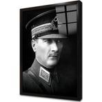 Tablosan Askeri Kıyafetiyle Genç Atatürk Çerçeveli Cam Tablo