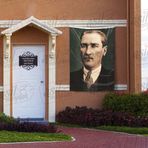 Takım Elbiseli Gazi Mustafa Kemal Atatürk Portre - Poster Bayrak 100x150 cm