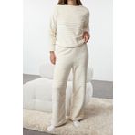 Tarz Rahat Uzun Kollu Boru Paça Çizgili Lurex İplik Detaylı Wellsoft Kışlık Örme Pijama Takımı