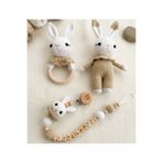 Taze Kal Yenidoğan Organik Amigurumi Tavşan - Kişiye Özel İsimli Emzik Zinciri, Çıngırak ve Diş Kaşıyıcı 3'lü Bebek Hediye Seti