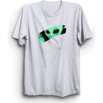 The Fame Alien In The Window Penceredeki Uzaylı Ufo Uzay Beyaz Kadın T-shirt