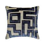 The HomeCentric 2'li set Mavi Dekoratif Yastık kılıfları 55x55 cm | Modern Kadife Yastık Örtüsü Geometrik | Lacivert Kadife Kanepe ve Yatak için Yastık Kılıfları/Modern Ev Dekoru - Midnight Maze