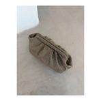 themoiss The Moiss GLOW SÜET BÜYÜK BOY VİZON renk ÖRGÜ DETAYLI EL, OMUZ VE ÇAPRAZ ÇANTA, 33 cm x 21 cm