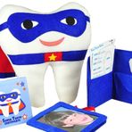 Tickle & Main, Diz Peri Süper Kahraman Yastık Not Defteri ve Hatıra Kesesi ile. 3 Parça Set Cepli Erkek Çocuk Yastığı, Sevgili Diş Peri Not Defteri, Hatıra Fotoğraf Kılıfı içerir