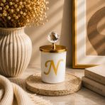 Tiem Concept Kişiye Özel Harfli Kokulu Bardak Mum - Kristal Tepelikli Özel Tasarım Beyaz Cam Mum, Ev ve Oda Kokusu, Hediyelik Dekoratif Mum 150g (Gold, Vanilya, N)