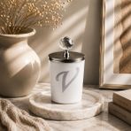 Tiem Concept Kişiye Özel Harfli Kokulu Bardak Mum - Kristal Tepelikli Özel Tasarım Beyaz Cam Mum, Ev ve Oda Kokusu, Hediyelik Dekoratif Mum 150g (Silver, Okyanus, V)