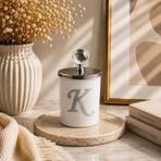 Tiem Concept Kişiye Özel Harfli Kokulu Bardak Mum - Kristal Tepelikli Özel Tasarım Beyaz Cam Mum, Ev ve Oda Kokusu, Hediyelik Dekoratif Mum 150g (Silver, Vanilya, K)