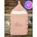 Tinykiddesign Oeko Sertifikalı Bebek Kundağı Triko Peluş İç Örgülü İstediğiniz İsimle Nakışlı - Pembe - Lila