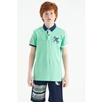 Tommy Life 11086 Su Yeşili Kol Gögüs Nakış Detaylı Standart Kalıp Polo Yaka Erkek Çocuk T-Shirt