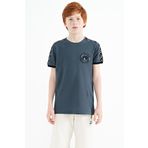 Tommy Life 11121 Orman Yeşili Omuz Baskı Detaylı Standart Kalıp O Yaka Erkek Çocuk T-Shirt