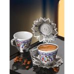 Topkapı Türk Kahvesi Fincan Seti, Çiçek Desenli Porselen, 2 Kişilik, Altın ve Gümüş Çiçek Motifli Döküm Metal Tabaklı, Geleneksel Tasarım (Silver)
