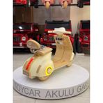 Toy Car Garage Vespa Küçük Boy Akülü Motor 1-4 Yaş - Krem