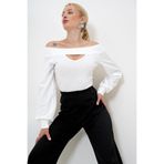Trend Alaçatı Stili Beyaz Madona Yaka Cut Out Detaylı Örme Bluz ALC-X12948